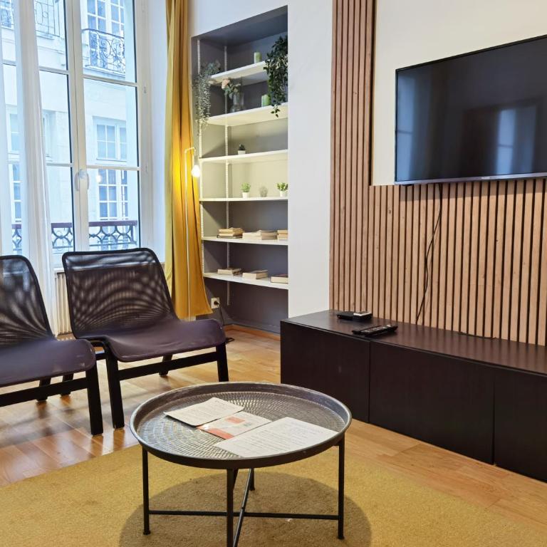 Calm apt 60m2 near Notre-Dame and Seine 2bdrs N4-4b - Two-Bedroom Apartment - 20