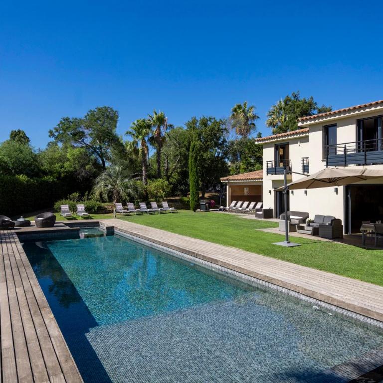 Luxueuse Villa vue mer avec piscine Golfe de St Tropez 14 personnes - Villa - 14