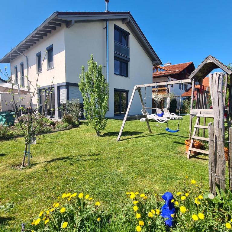 Villa Herzland Allgäu mit großem Garten und gemütlichem Kaminfeuer inklusive KÖNIGSCARD, Skipass, Bergbahn, Therme inkl - Villa mit 3 Schlafzimmern - 2