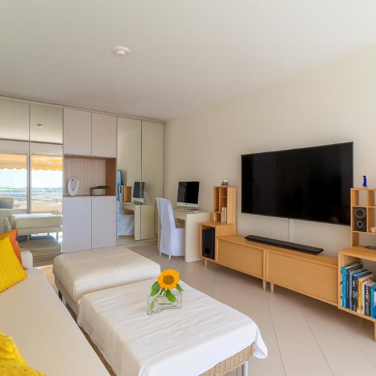 High-End Residence with Pool and Panoramic Views - Appartement - 8