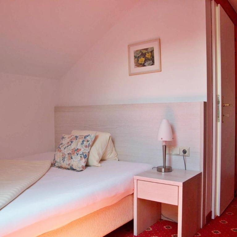 Seehotel Astoria - Kleines Einzelzimmer – Mansarde mit Dachfenster - 2