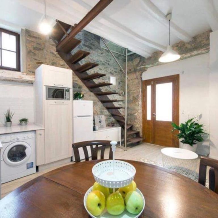 The Yellow House by MyRentalHost - Three-Bedroom House - 1
