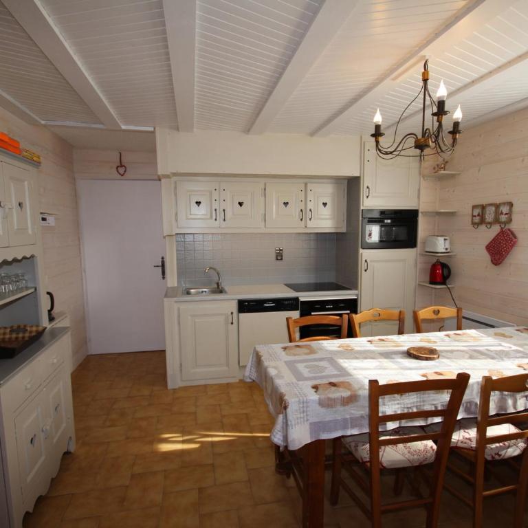 Appartement spacieux 6 pers, centre station, balcon sud - Two-Bedroom Apartment - 6