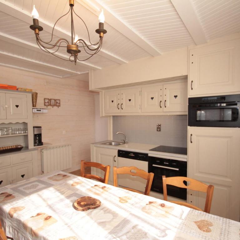 Appartement spacieux 6 pers, centre station, balcon sud - Two-Bedroom Apartment - 7
