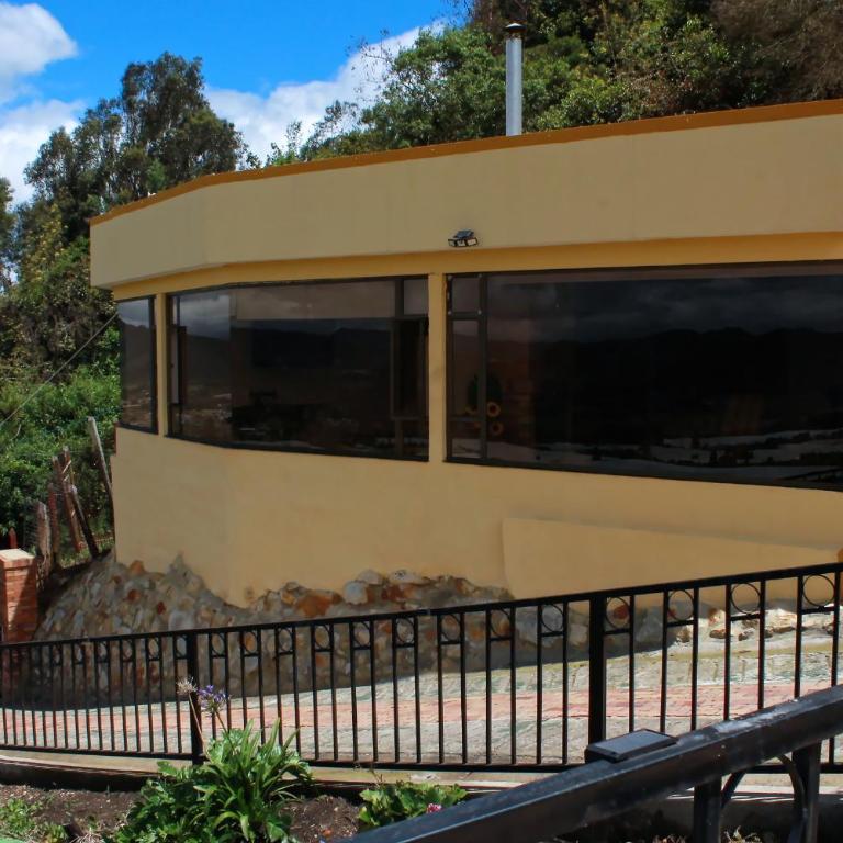 Casa finca, descanso en medio de la naturaleza . - Casa de 2 dormitorios - 20