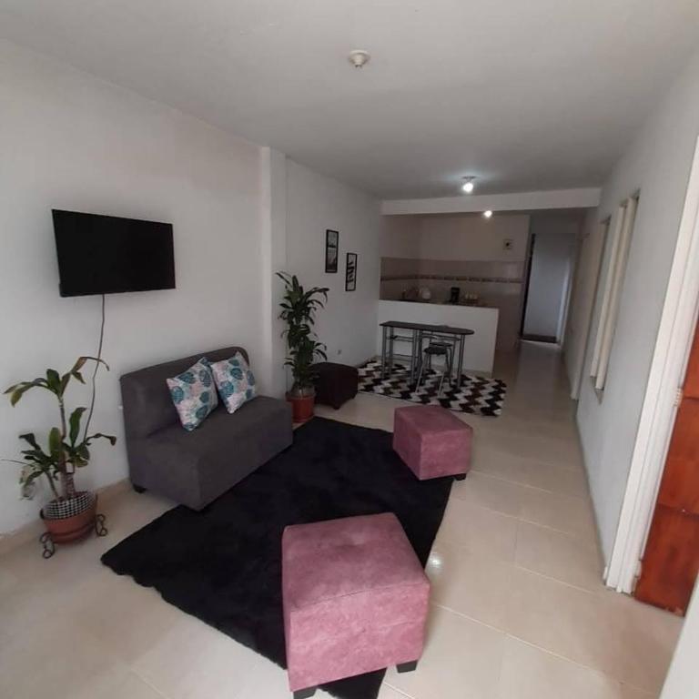 Apartamento segundo piso, Barrió Guayacanes - Apartamento de 3 dormitorios - 2