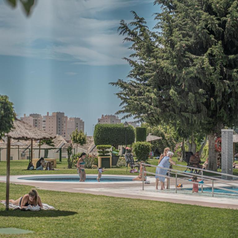 Paradise in Torremolinos Malaga, Recep 24 h, Swimming Pool, near to the beach, city center and airport, train, bus, taxi - Apartamento - 46