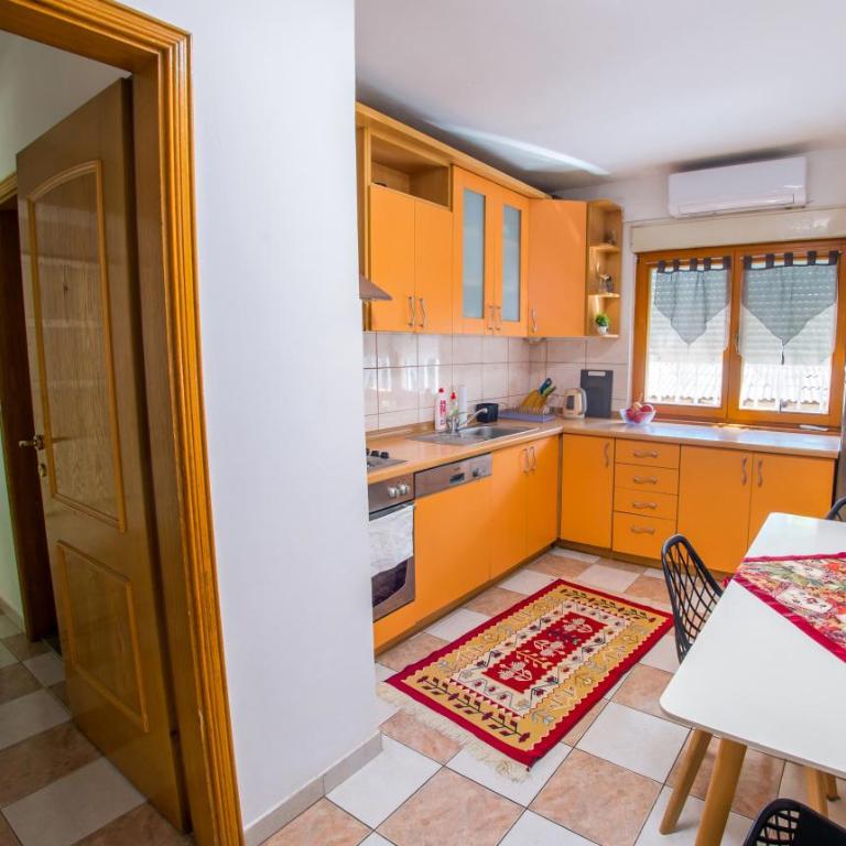 Apartment La Vie - Two-Bedroom Apartment with Terrace - 23