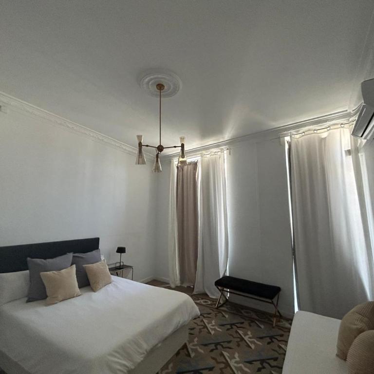 Amazinn Places Valencia Marina Real - Two-Bedroom Apartment with Harbor View - 6