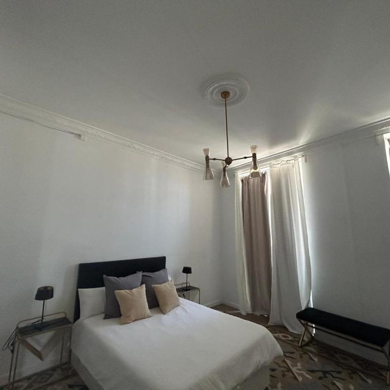 Amazinn Places Valencia Marina Real - Two-Bedroom Apartment with Harbor View - 5