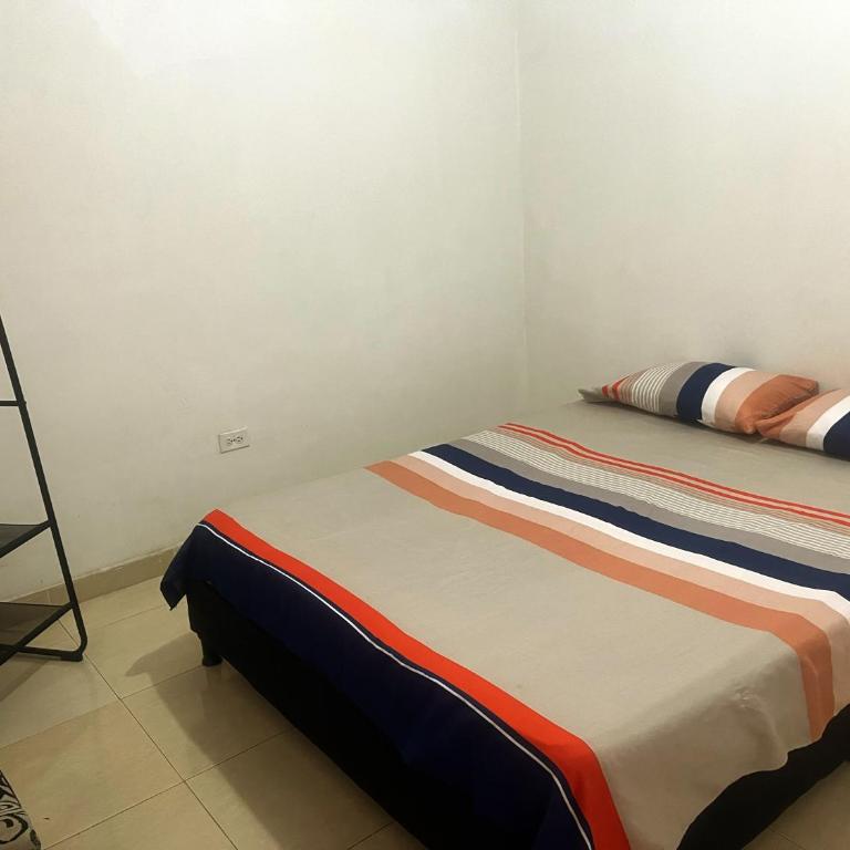 Apartamento segundo piso, Barrió Guayacanes - Apartamento de 3 dormitorios - 3