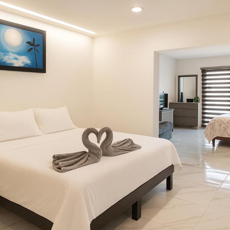 Sunset Suites Mazatlán at Lomas de Mazatlán - Family Suite - 1