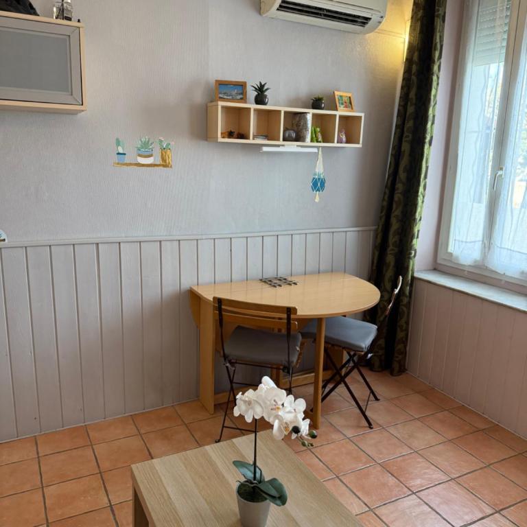Joli appartement climatisé bord de mer emplacement idéal - One-Bedroom Apartment - 7