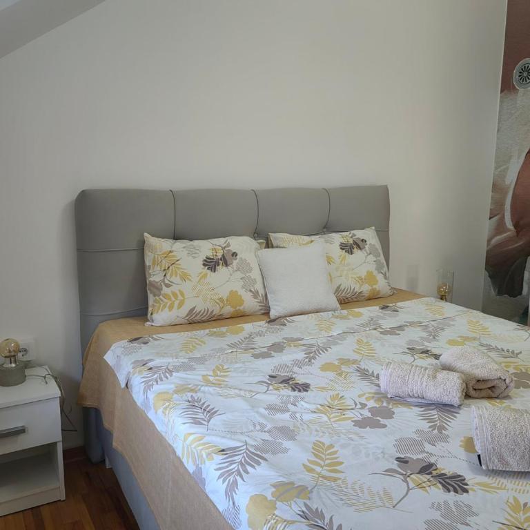 Apartment Holiday - Apartman sa 2 Spavaće Sobe i Balkonom - 2