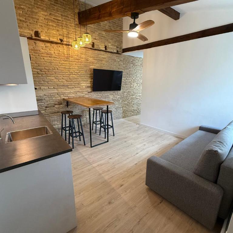 Precioso ático con vistas en el centro de Pamplona - Three-Bedroom Apartment - 1