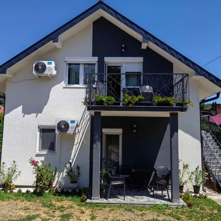 Apartment Holiday - Apartman sa 2 Spavaće Sobe i Balkonom - 7