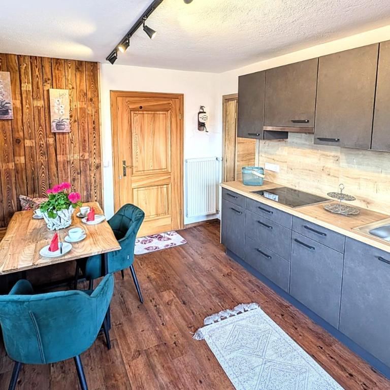 Pension Rennlehen Ferienwohnungen - Apartment mit 2 Schlafzimmern und Bergblick - 8