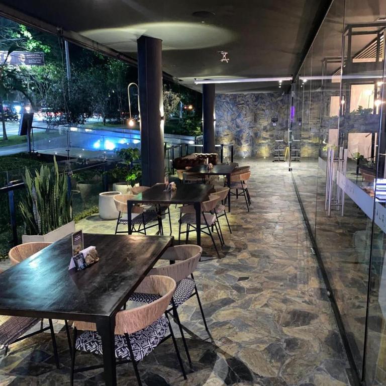 Stylish 1BR with Stunning Pool in Energy - Apartamento - 17