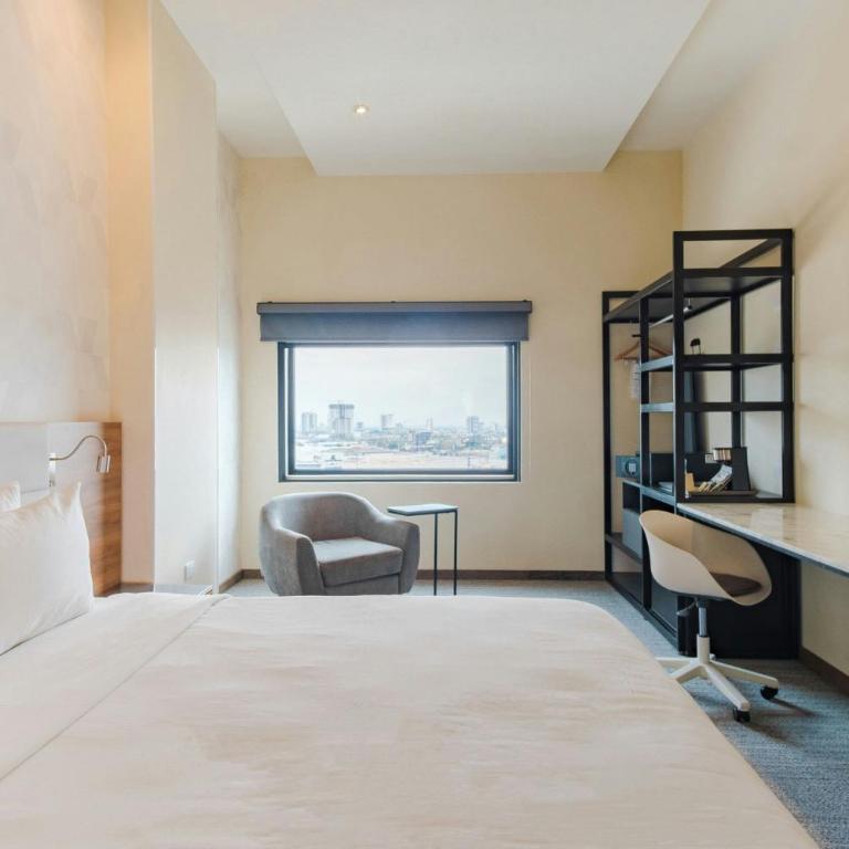 SJ Grand Hotel Monterrey - Executive King Room with City View - 1
