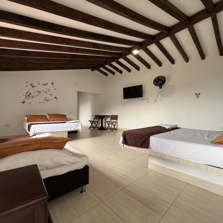 Hotel Balcon Tamesino - Habitación Familiar Deluxe - 4
