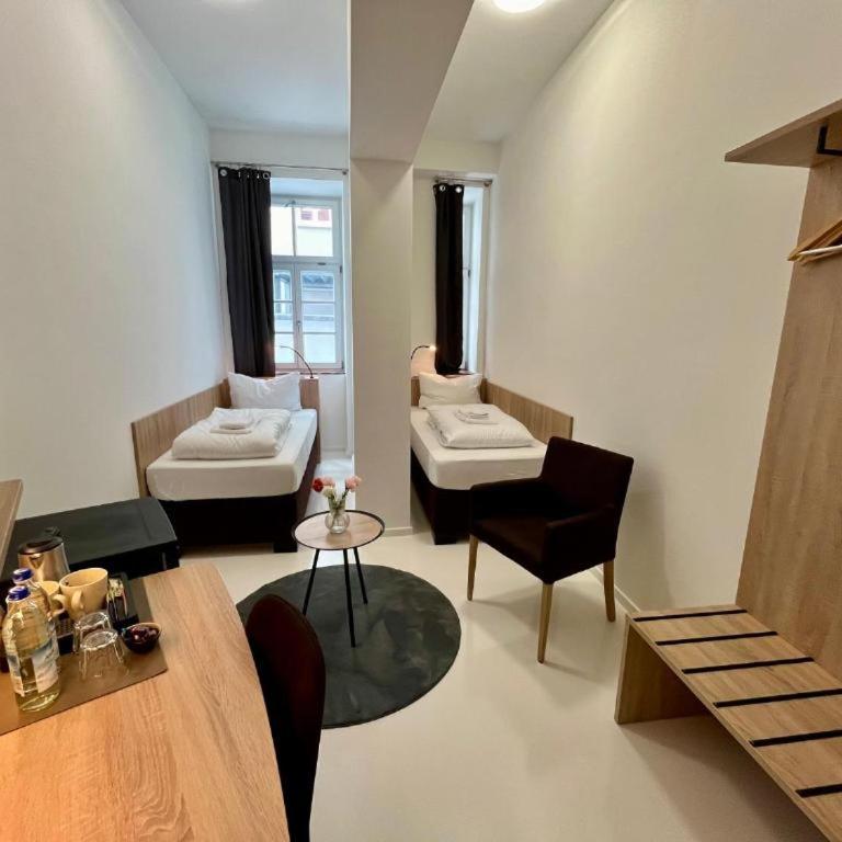 Adlzreiter City Pension - Zweibettzimmer mit Gemeinschaftsbad - 18