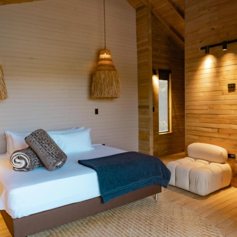 Okai by Bernalo Hotels - Habitación con cama extragrande y bañera de hidromasaje - 14