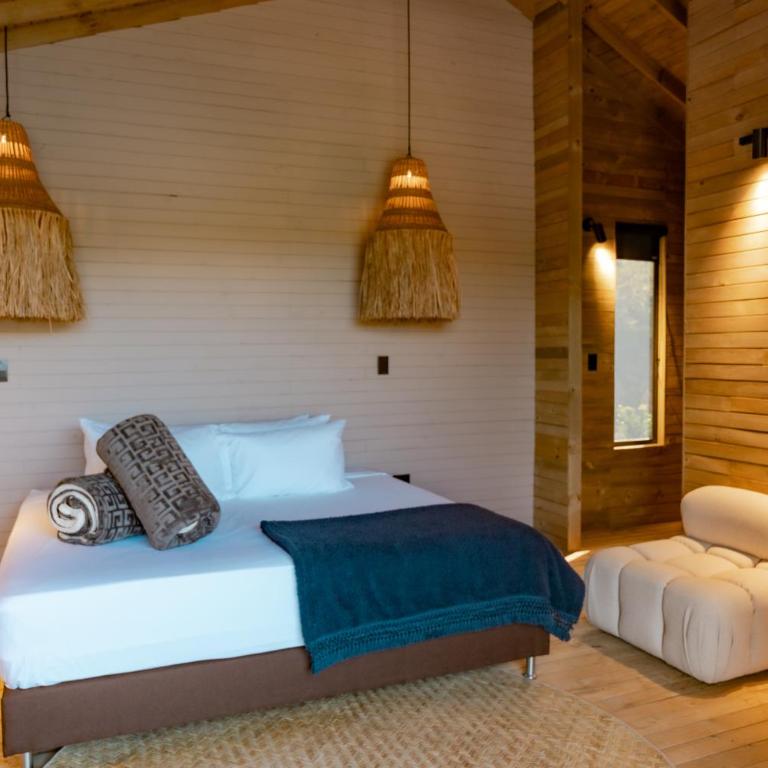 Okai by Bernalo Hotels - Habitación con cama extragrande y bañera de hidromasaje - 2