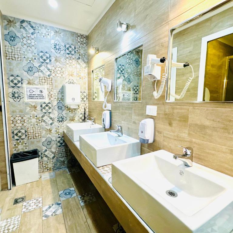 Jupiter Home - Camera Familiare con Bagno in Comune - 2