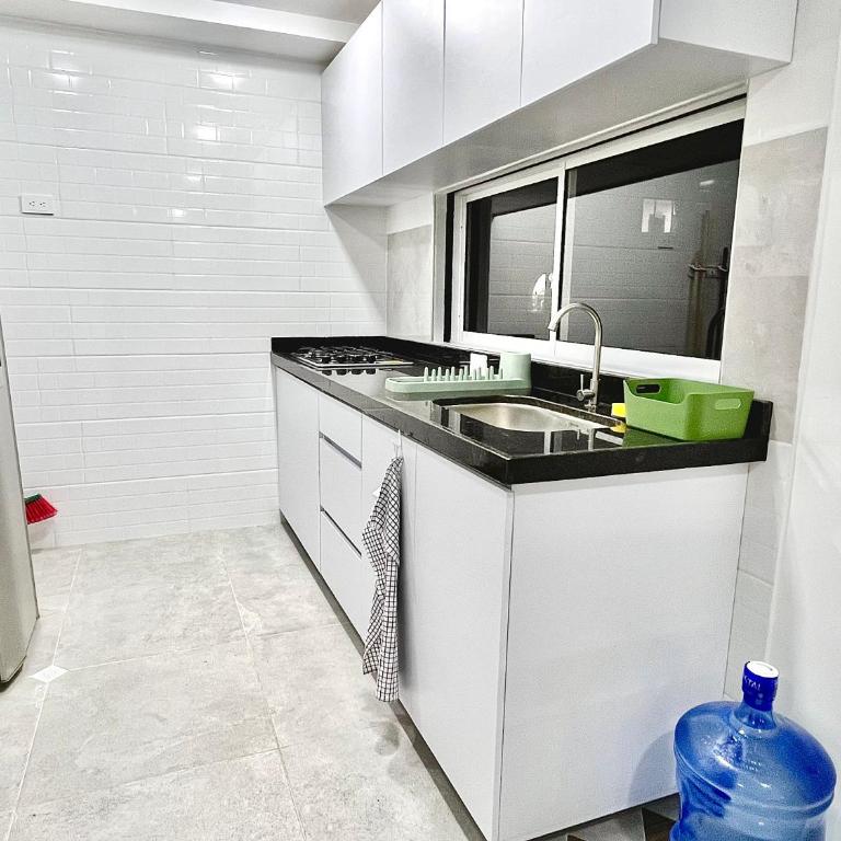 Apto 302 - Estrena hermoso y tranquilo apto, buena ubicación - Two-Bedroom Apartment - 8