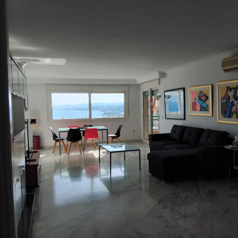 Benalmadena Suite Vistas panorámicas, 2 piscinas, Area infantil, Bar, Jardines y Tenis - One-Bedroom Apartment - 65