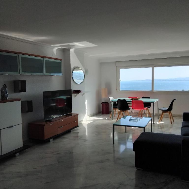 Benalmadena Suite Vistas panorámicas, 2 piscinas, Area infantil, Bar, Jardines y Tenis - One-Bedroom Apartment - 98