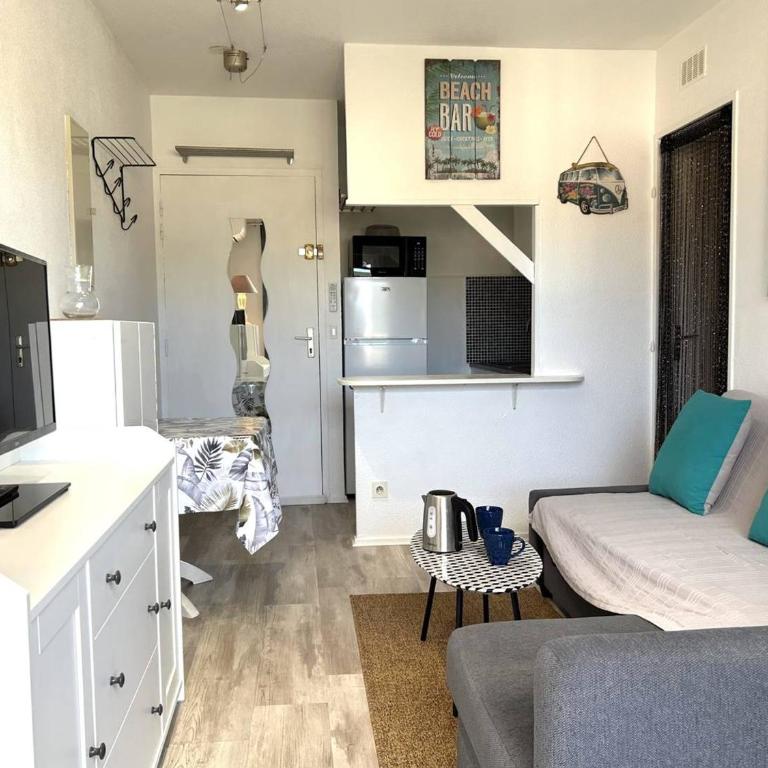 Studio cabine 4 couchages à Bormes-les-Mimosas avec climatisation et parking - FR-1-251-864 - Appartement - 2