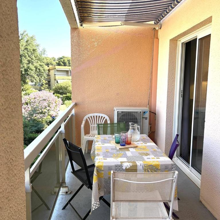 Studio cabine 4 couchages à Bormes-les-Mimosas avec climatisation et parking - FR-1-251-864 - Appartement - 6