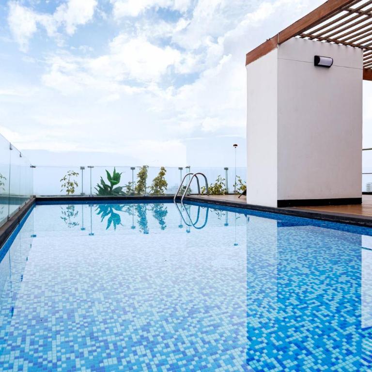 BSR Romantic Escape Flat w/ Rooftop Pool - Apartment - 50