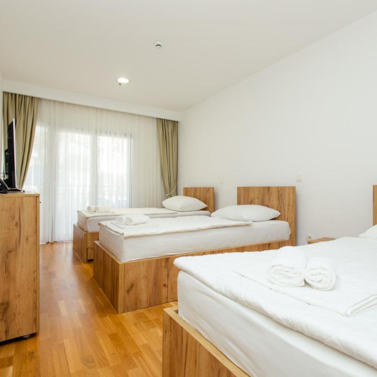 Hotel PIO - Trokrevetna Soba sa Sopstvenim Kupatilom - 1