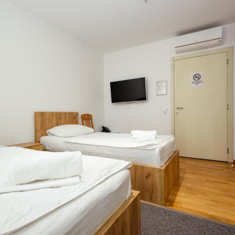 Hotel PIO - Dvokrevetna Soba sa Zasebnim Krevetom i Sopstvenim Kupatilom - 5