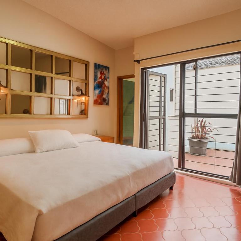 Casa de Piedra a 650 metros del Hotel Rosewood - Three-Bedroom House - 2