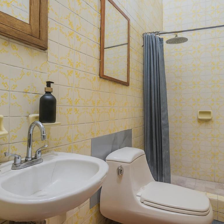 Casa de Piedra a 650 metros del Hotel Rosewood - Two-Bedroom House - 11