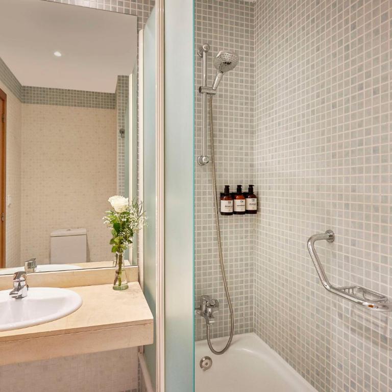 NH Valencia Las Ciencias - Standard Double or Twin Room - 5