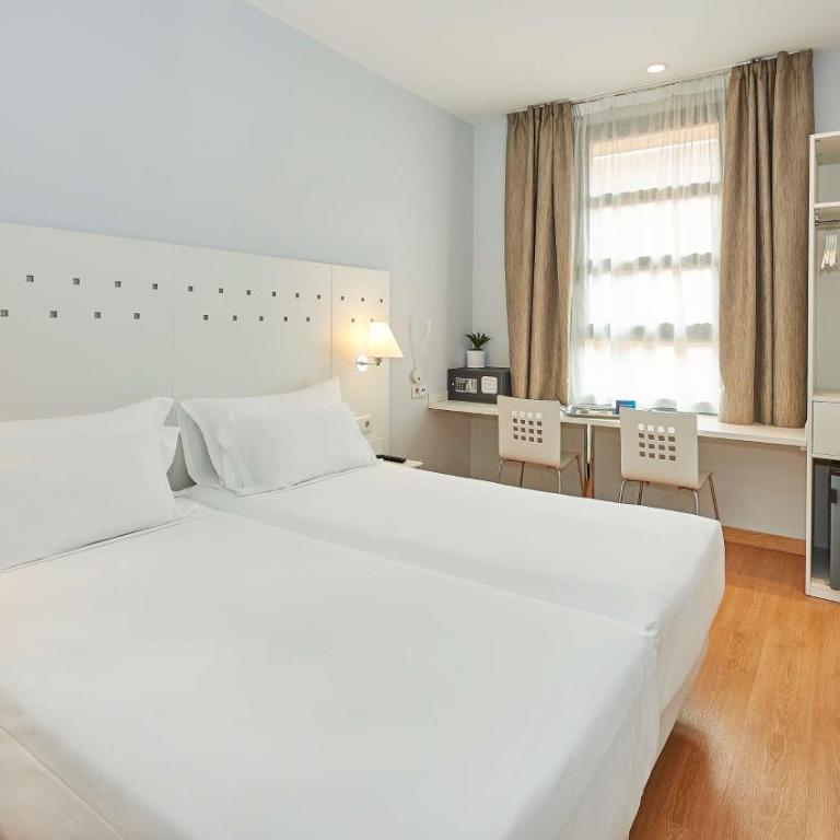 NH Valencia Las Ciencias - Standard Double or Twin Room - 6