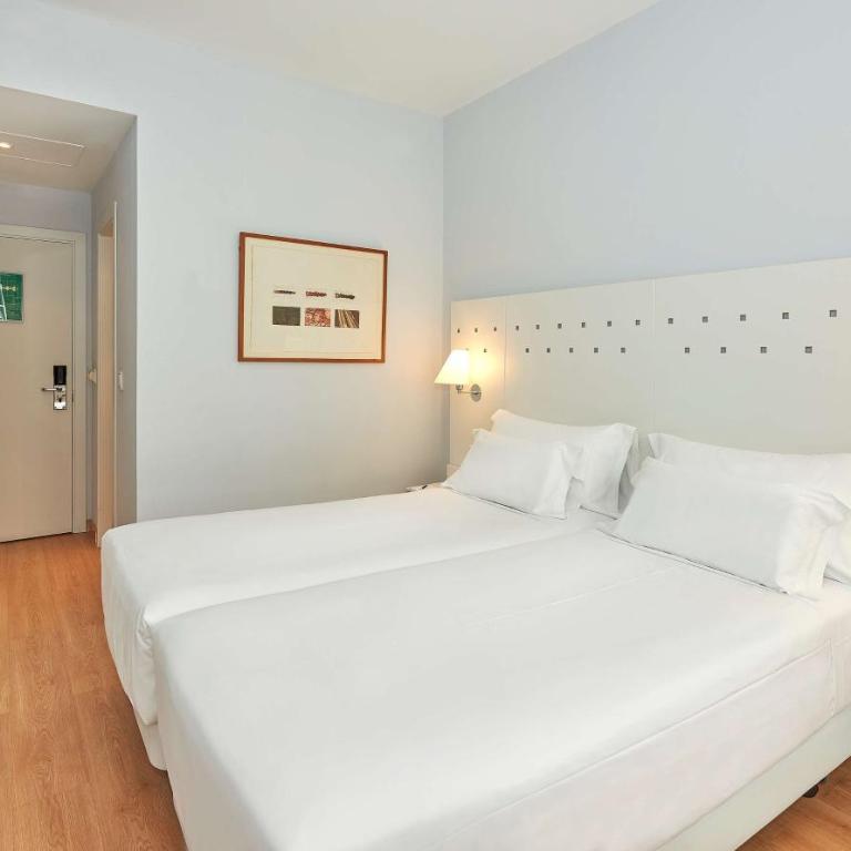 NH Valencia Las Ciencias - Standard Double or Twin Room - 7