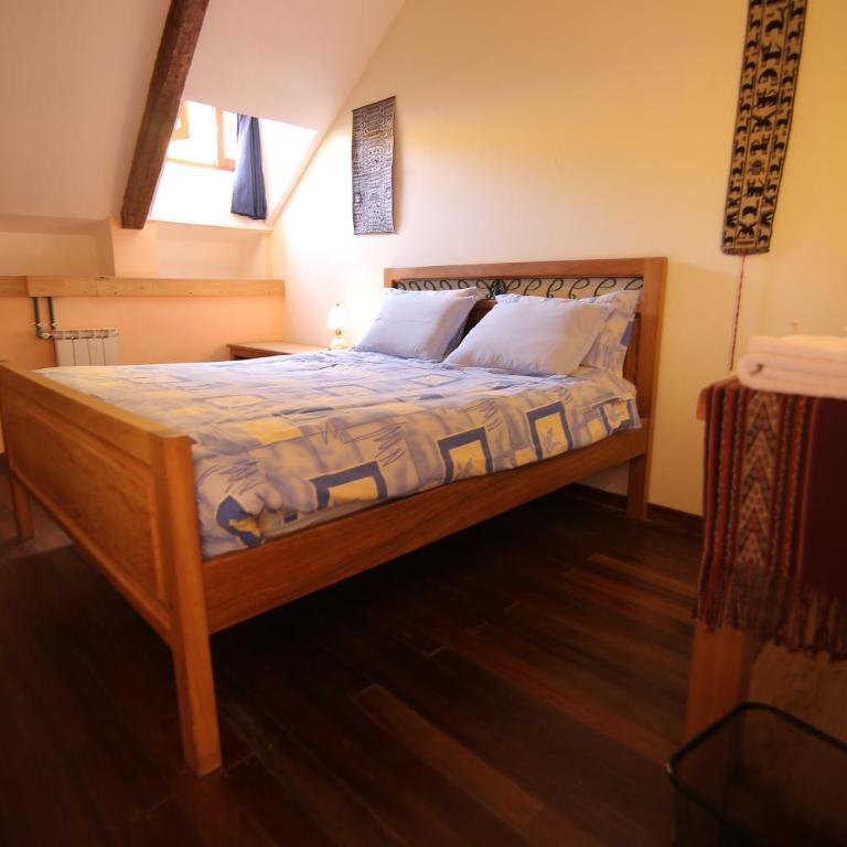 Casa Verde Hostal - Double Room with Private Bathroom - 1