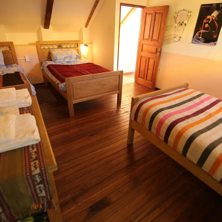 Casa Verde Hostal - Triple Room with Private Bathroom - 3