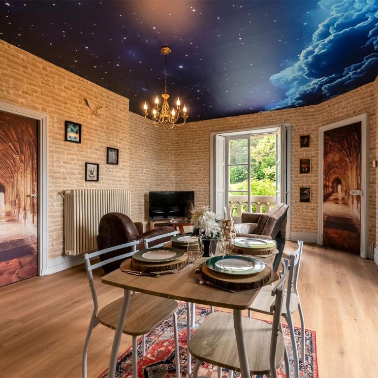 LE château des sorciers & spa expérience - One-Bedroom Apartment with Garden View - 27