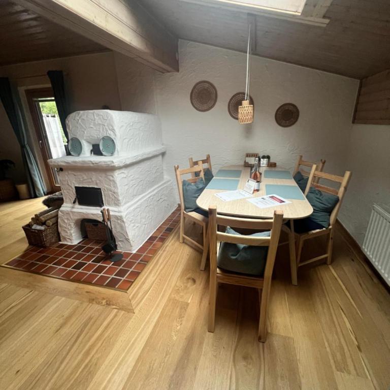 Hanna's Home - Two-Bedroom Apartment - 7