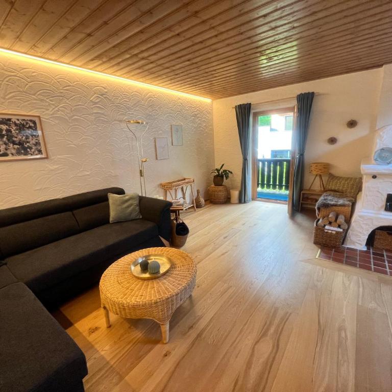 Hanna's Home - Two-Bedroom Apartment - 8