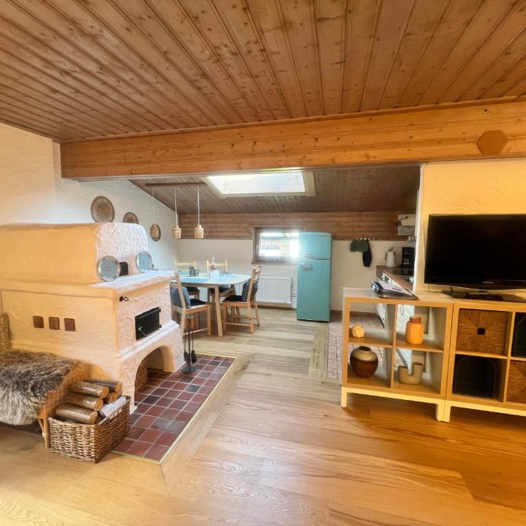 Hanna's Home - Two-Bedroom Apartment - 5