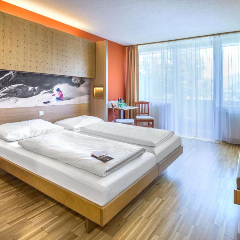 JUFA Hotel Altenmarkt-Zauchensee - Doppelzimmer mit Balkon - 1