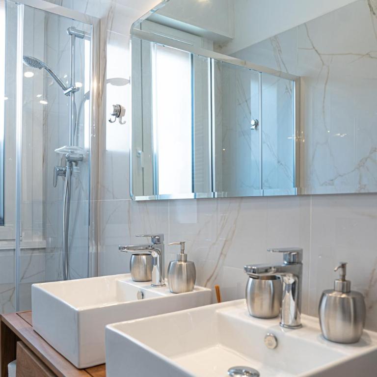Sandrine - Two-Bedroom Apartment - 7