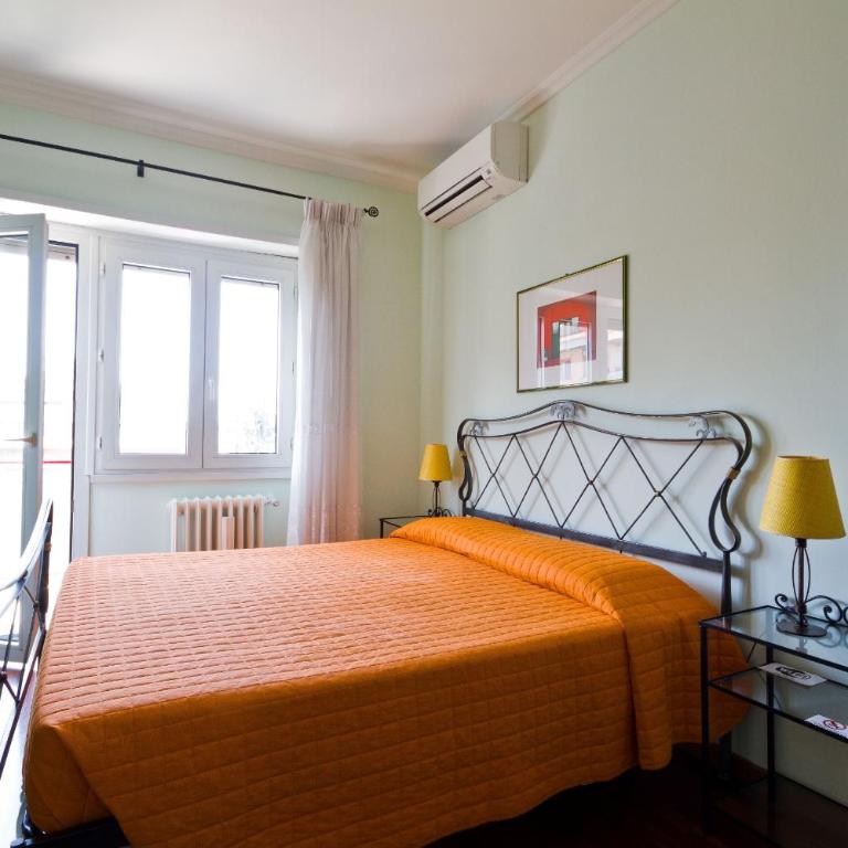 B&B Roma Appia Davila25 - Double Room with Private External Bathroom - 1